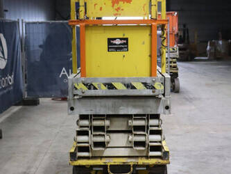 2010-jlg-2030es-1491474-49245593