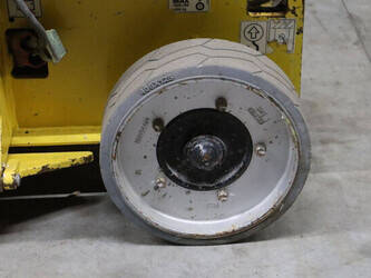 2010-jlg-2030es-1491474-49245596