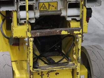 2010-jlg-2030es-1491474-49245603
