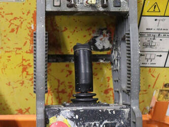 2010-jlg-2030es-1491474-49245607