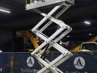 2010-jlg-2030es-1491474-49245609