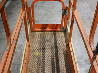 1997-jlg-2033-e3-49245630
