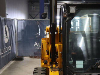 2015-jcb-robot-155-49245694