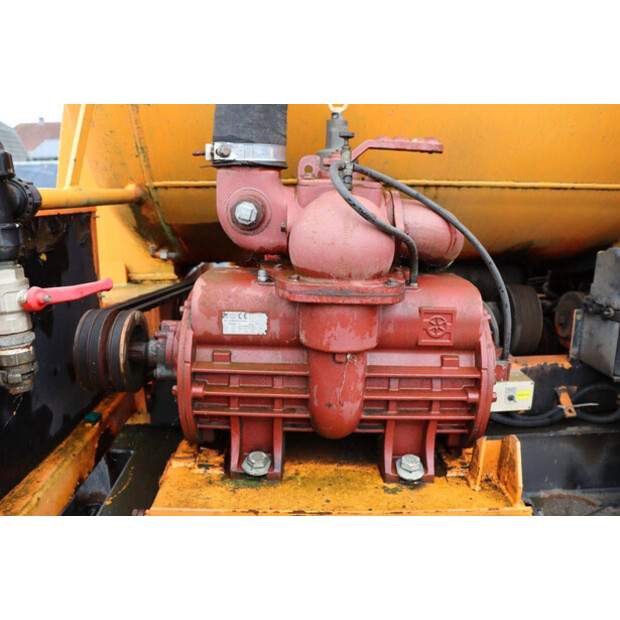 1992 Uraca KD716-G-49246700