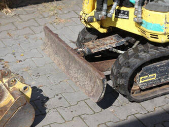 2011-yanmar-sv08-1-1491529-49247370