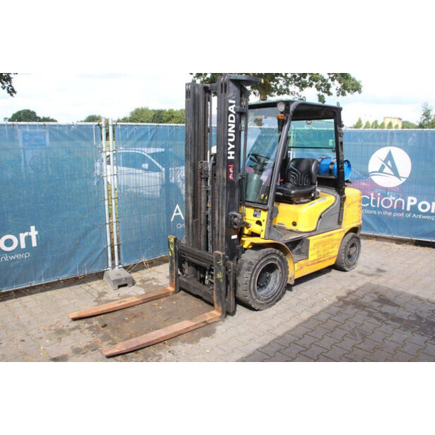 2012 Hyundai 33L-7A-49247458