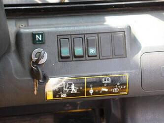 2012-hyundai-33l-7a-49247479