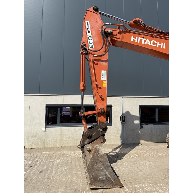 2020 Hitachi ZX210LC-6-49250679