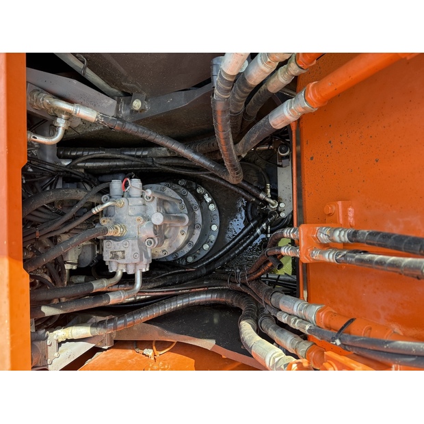 2020 Hitachi ZX210LC-6-49250682