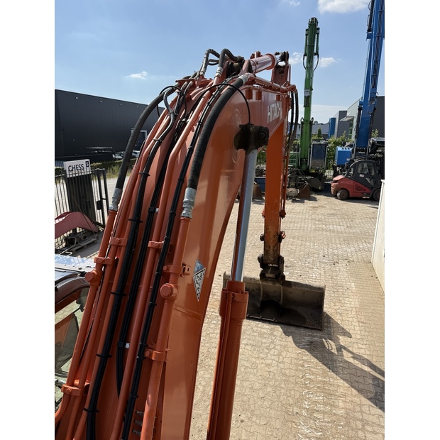 2020 Hitachi ZX210LC-6-49250683