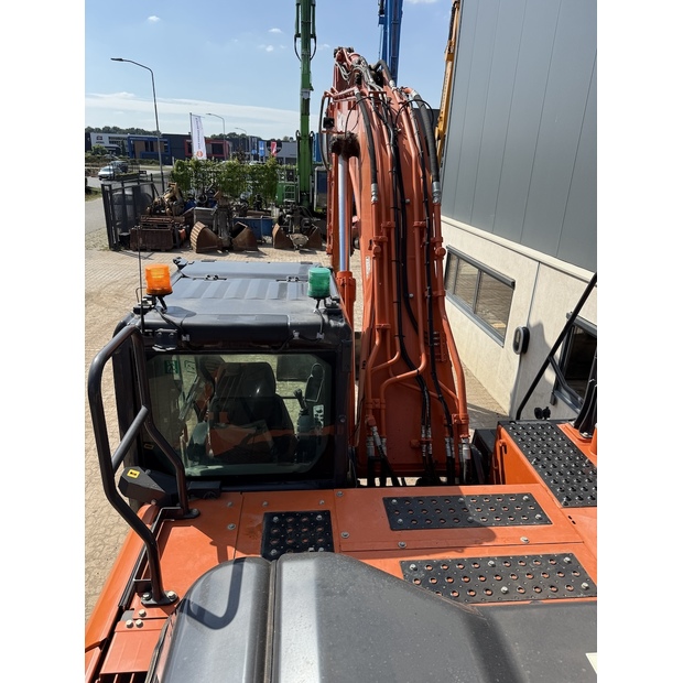 2020 Hitachi ZX210LC-6-49250684
