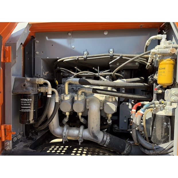 2020 Hitachi ZX210LC-6-49250687