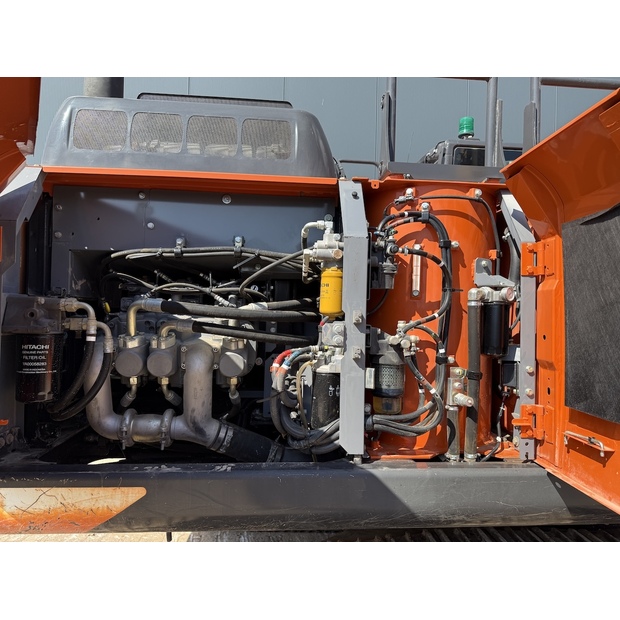 2020 Hitachi ZX210LC-6-49250689