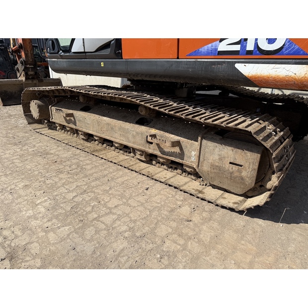 2020 Hitachi ZX210LC-6-49250690