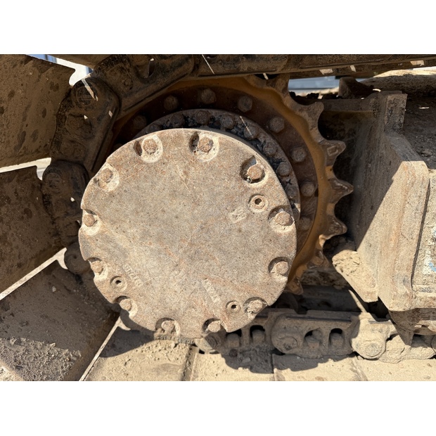 2020 Hitachi ZX210LC-6-49250693