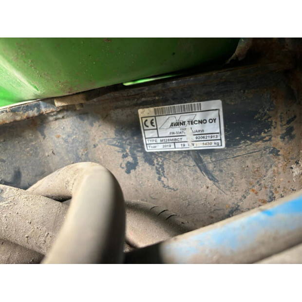 2019 Avant M528-49252102