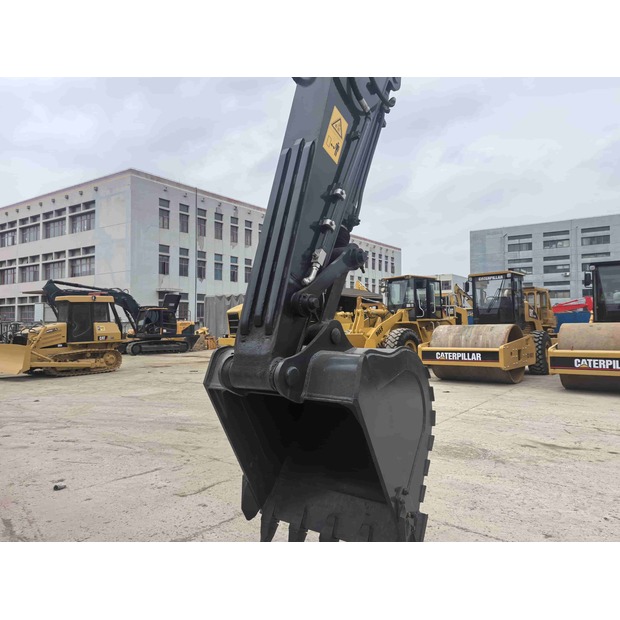 2024 هيونداي R220-49252339