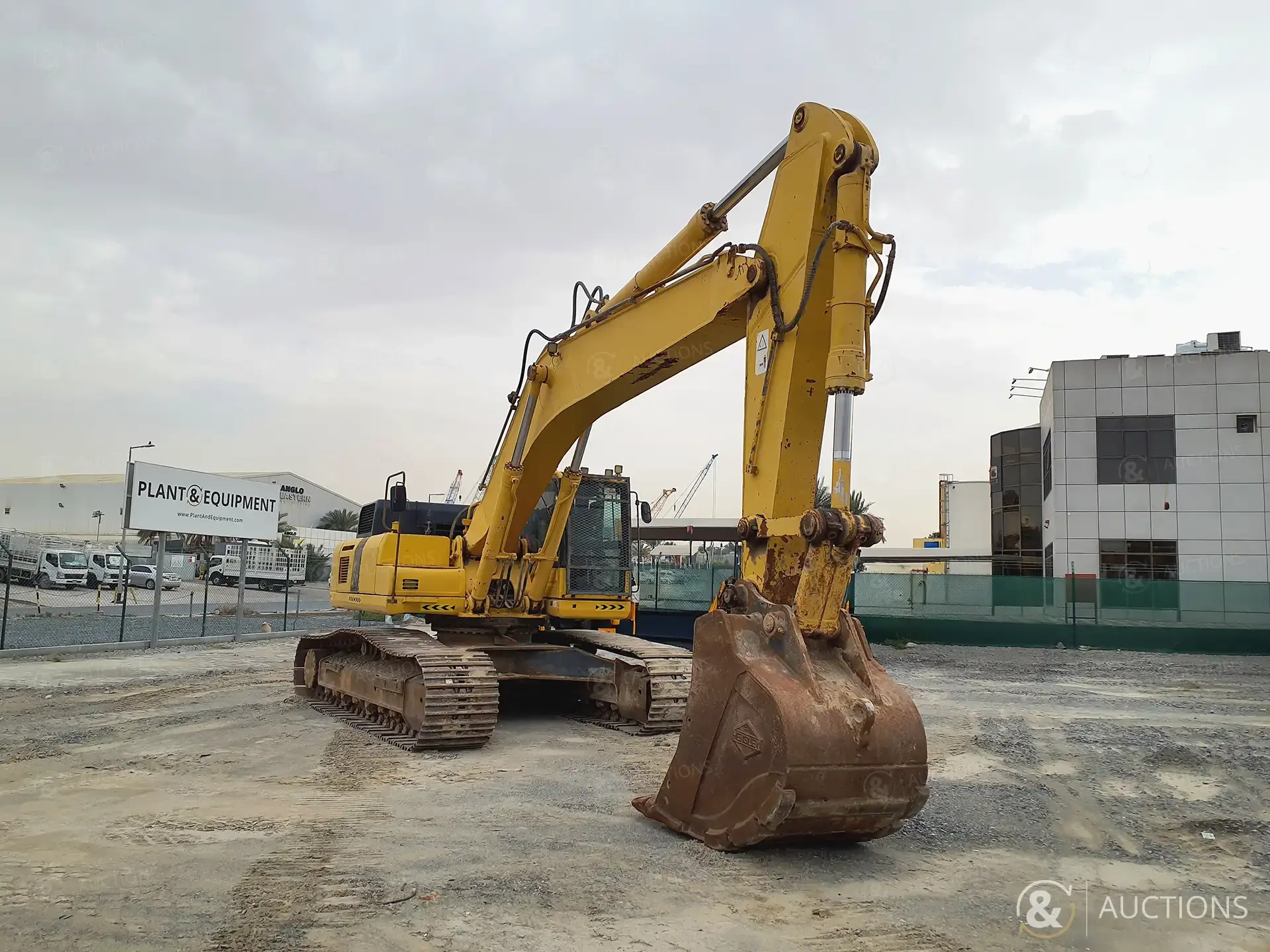صورة ل معدات البناء 2011 كوماتسو PC400LC للبيع في الصّين