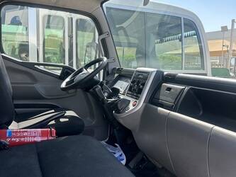 2021-mitsubishi-fuso-canter-49256184