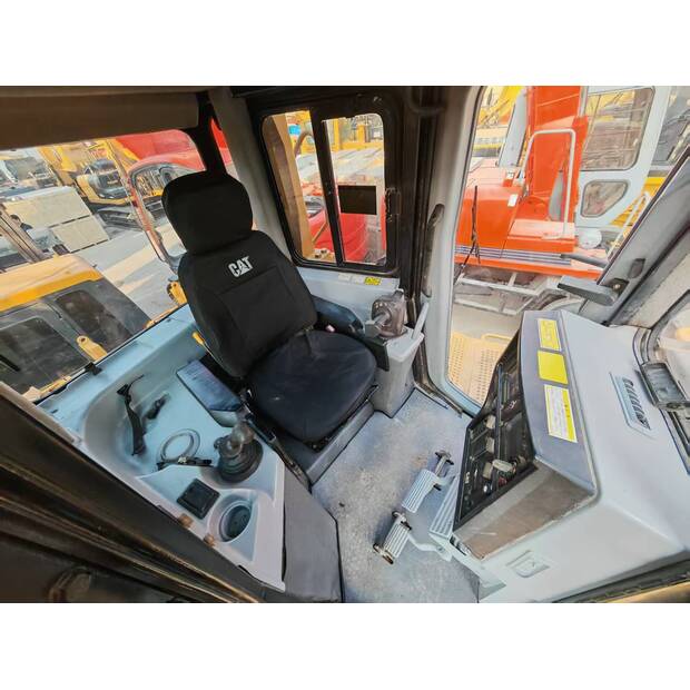 2025 كاتربيلر D7R-49264504