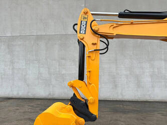 2009-jcb-8056-1492316-49275728