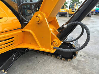 2009-jcb-8056-1492316-49275732