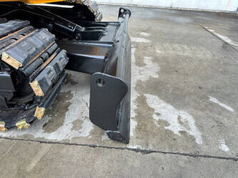 2009-jcb-8056-1492316-49275741