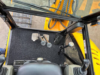 2009-jcb-8056-1492316-49275752