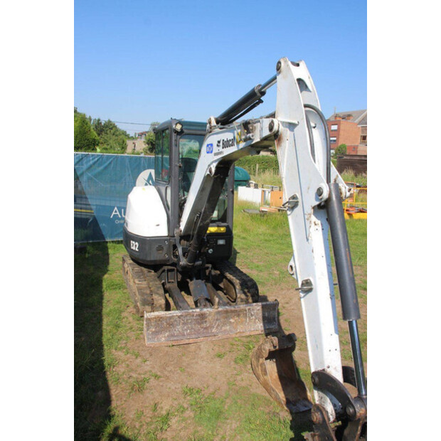 2016 BOBCAT E32-49276640