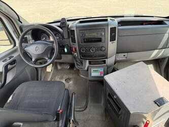 mercedes-benz-sprinter-1492386-49278050
