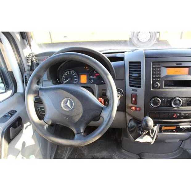 Mercedes-Benz SPRINTER-49278086