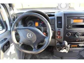 mercedes-benz-sprinter-1492389-49278086