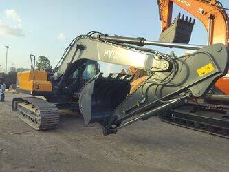 2026-hyundai-hx220-1492770-49284481