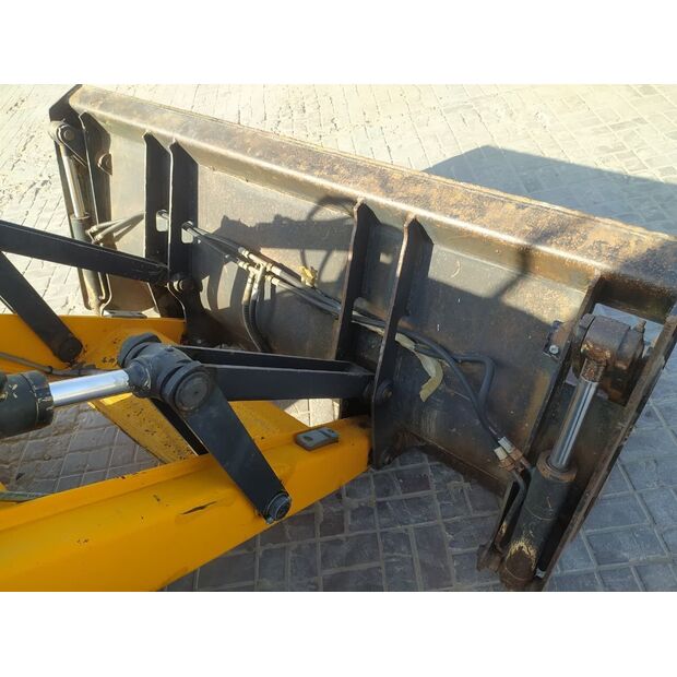 2019 JCB 3DX-49284516