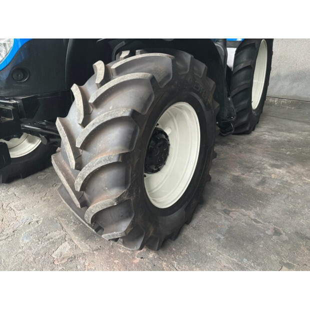 2014 نيو هولاند T7.185-49289450