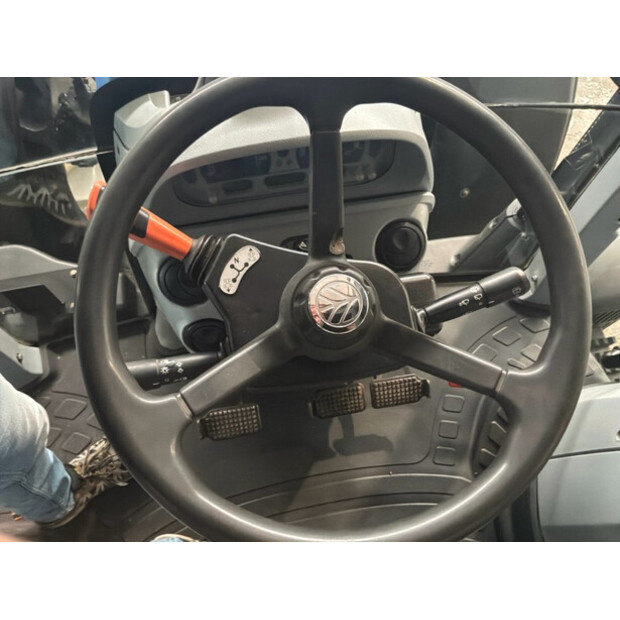 2014 نيو هولاند T7.185-49289463
