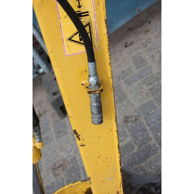 2012 Komatsu PC16R-3HS-49290009