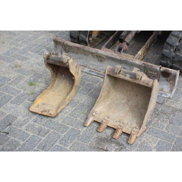 2012 Komatsu PC16R-3HS-49290011