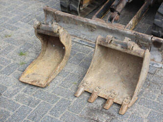 2012-komatsu-pc16r-3hs-1492821-49290011