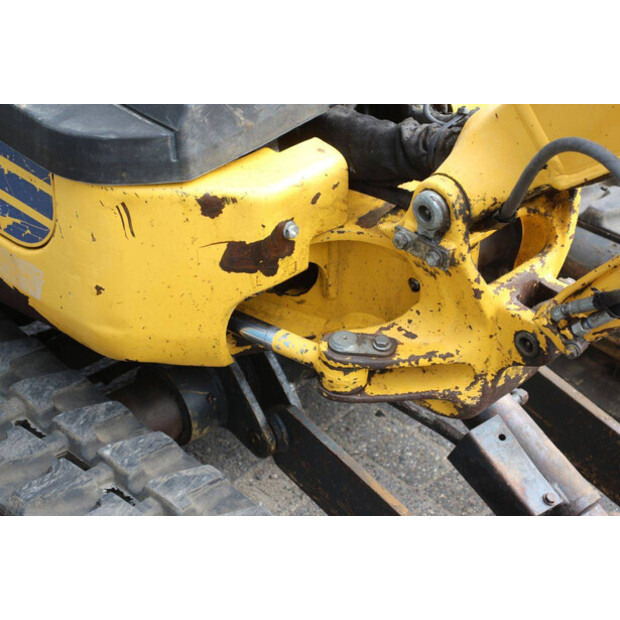 2012 Komatsu PC16R-3HS-49290015