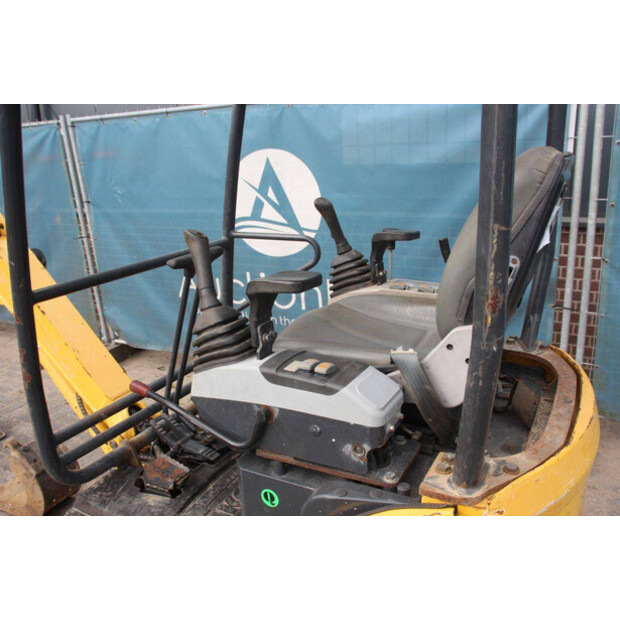 2012 Komatsu PC16R-3HS-49290022