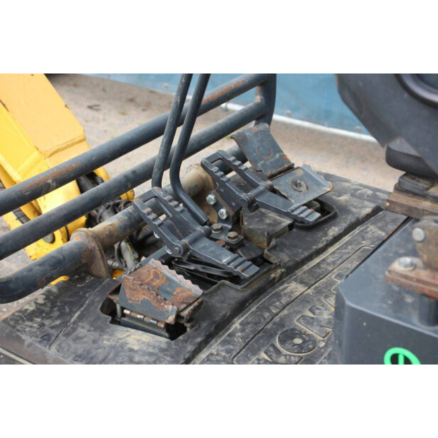 2012 Komatsu PC16R-3HS-49290024