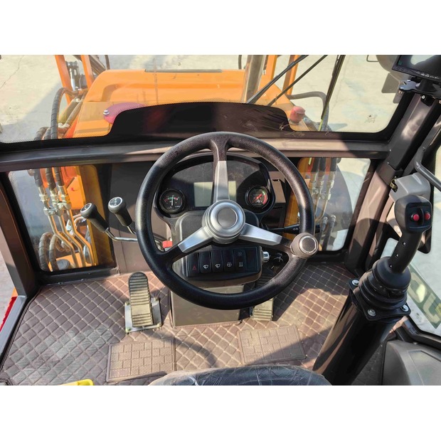 2024 جيه سي بي 3CX-49295778