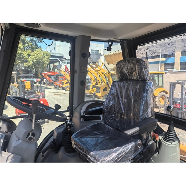 2024 JCB 4CX-49295882