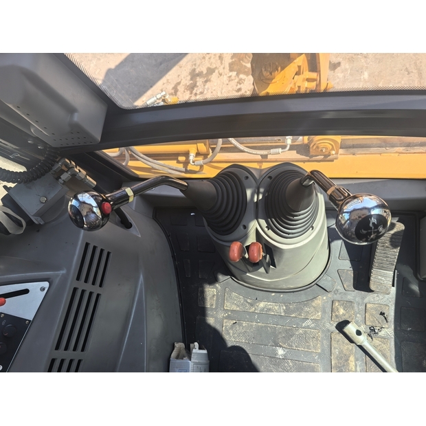 2024 JCB 4CX-49295883