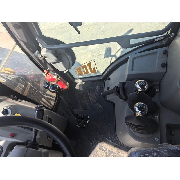 2024 JCB 4CX-49295886