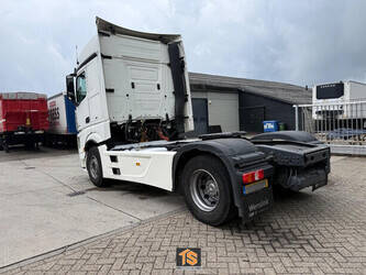 2015-mercedes-benz-actros-1492901-49296301