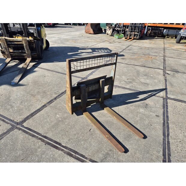 BOBCAT-49299655