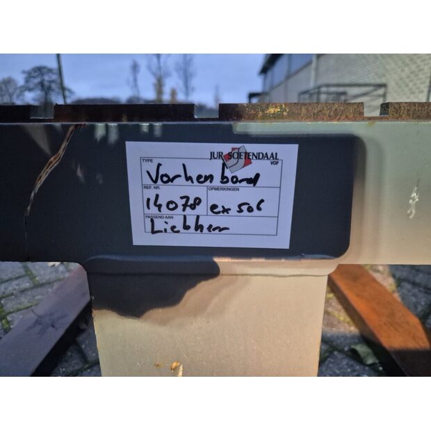 Liebherr-49299843