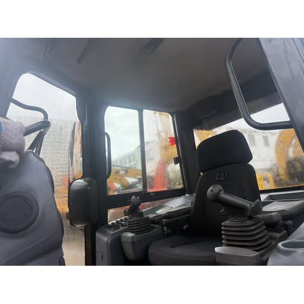 2024 Caterpillar D5K-49300858